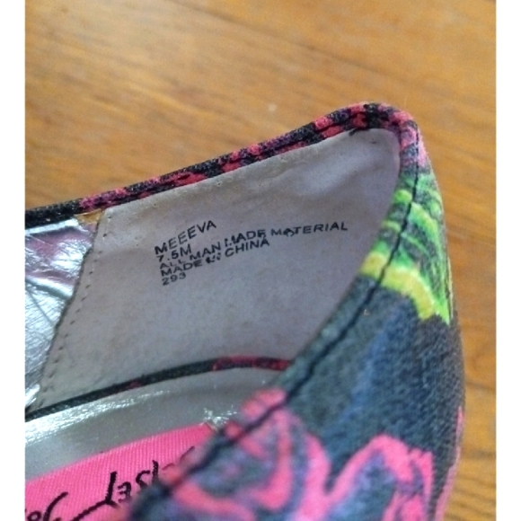 BETSEY JOHNSON- Rose Print Platform Heels sz 7.5 - Picture 9 of 13